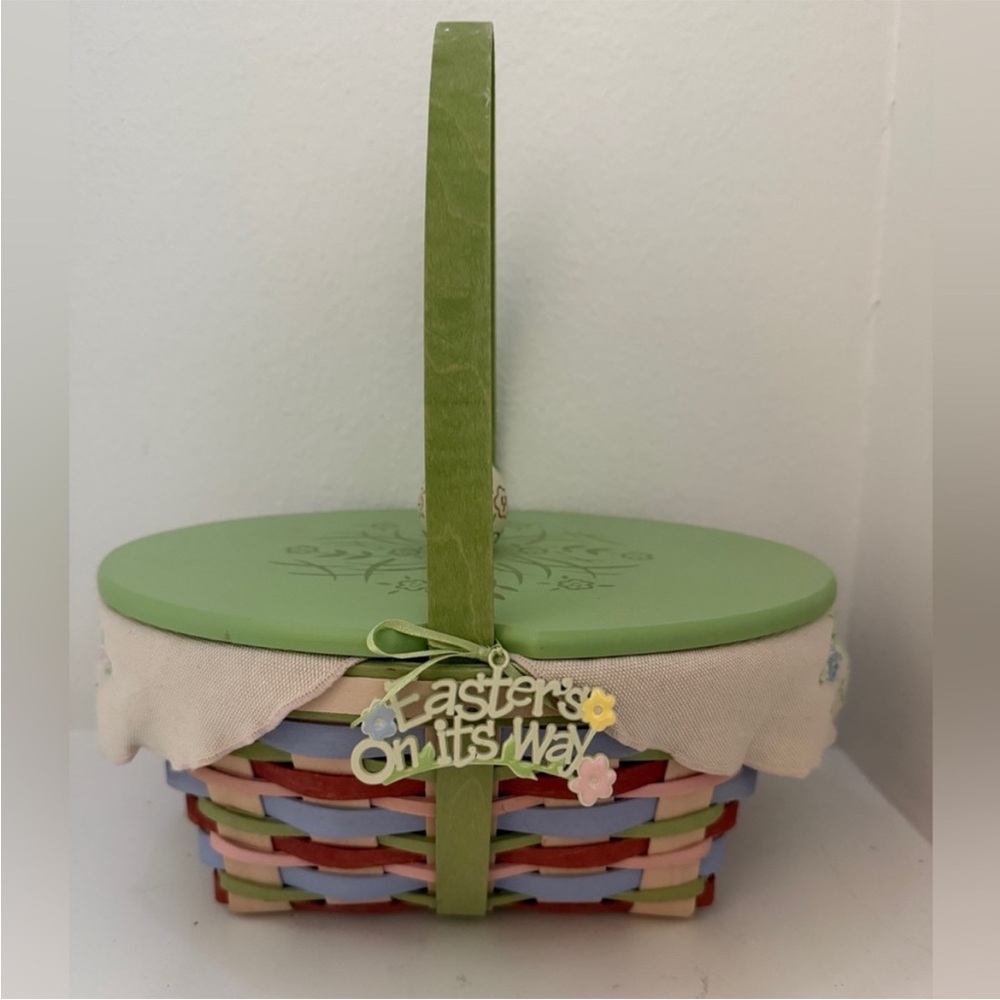 Longaberger Easter Basket with Lid, Liner & Protector – “Easter’s On Its Way”